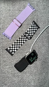 Apple Watch SE (2nd Generation) 40mm GPS - Photo 1 sur 2