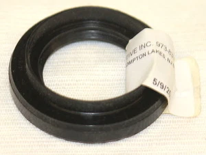 Fits 84-96 Geo Toyota Chevrolet Automatic Transmission Input Shaft Seal NEW - Bild 1 von 2