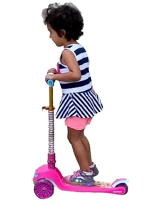 Disney Princess Kinder Tretroller inkl. LED-Leuchten am Vorbau & Leuchträdern - Bild 1 von 9