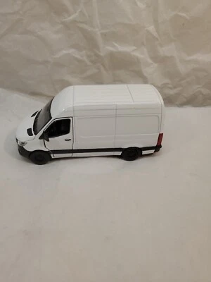 Kinsmart - 1:48 Scale Model Mercedes-Benz Sprinter White  - Image 1 of 4