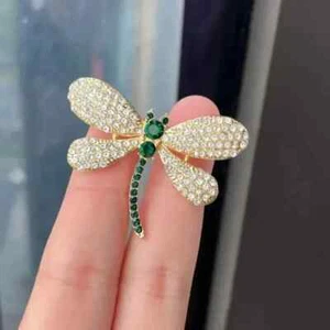 2.5Ct Round Simulated Emerald Women Dragonfly Brooch Pins 14k Yellow Gold Plated - Picture 1 of 11