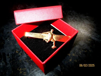 Vintage Colibri English Made Gold Plated Tie Bar Clip - FOOTBALLER IN ACTION   L - Image 1 of 4