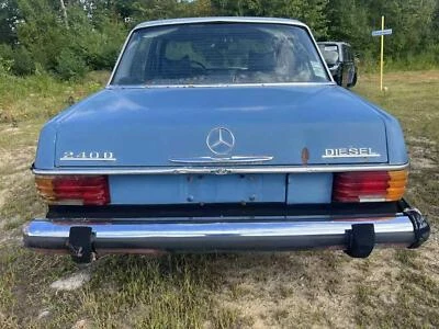 73 74 75 76 MERCEDES BENZ 240 Rear Bumper Assembly Foto 1 de 4