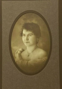 Pretty Woman Short Hair Shoulder Necklace Dress B&W Photograph 6.5 x 11 - Picture 1 of 3