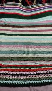 Vintage Afghan Häkel Strick Überwurf Decke 52x67 Oma gestreift Rüschen Fransen - Bild 1 von 9