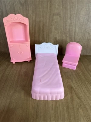 Barbie Bedroom Playset Vtg 1993 Mattel Furniture Bed Dresser Armoire Chair Pink - Image 1 of 4
