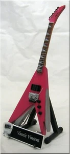 VINNIE VINCENT Miniature Guitar Jackson KISS w/ Guitar Pick - Picture 1 of 2