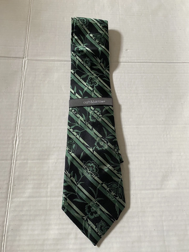 NUEVA CORBATA DE SEDA A RAYAS FLORALES VERDE Y NEGRA CROFT & BARROW PARA HOMBRE NUEVA CON ETIQUETAS $25.00 Foto 1 de 1