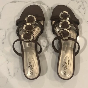 Dexflex by Dexter Women Floral Slip-On Sandals Size 6 Faux Leather Comfort Boho - Picture 1 of 11
