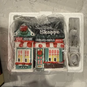 COCA-COLA JENNY'S SWEET SHOPPE TOWN SQUARE COLLECTION CHRISTMAS VILLAGE 1995 NIB - Picture 1 of 7