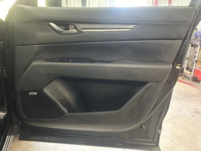Mazda CX-5 2019 panel de moldura de puerta delantera lado del pasajero Foto 1 de 4