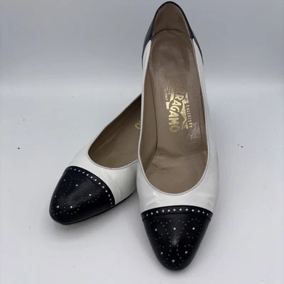 Zapatos de tacón vintage Salvatore Ferragamo azul marino y blanco Spectator para mujer 8B Foto 1 de 4