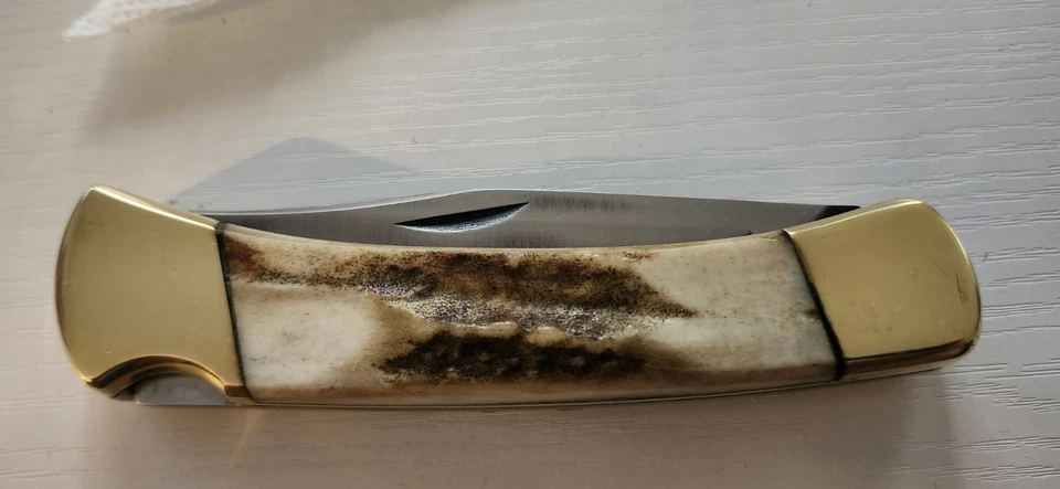 Cuchillo de asta de ciervo Buck 110 vintage de latón con mango de ciervo y funda Foto 1 de 4