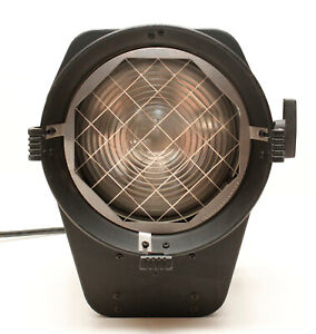 Speedotron Blackline 8" Focusable Fresnel Light Head 2400/4800 W/S WITH ADAPTER