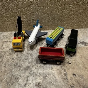 Mixed Lot 5 Wooden Trains And Vehicles Toys Circo And Battat Plane Truck - Picture 1 of 12