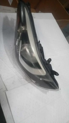 Conjunto de faros derechos usados se adapta a: Hyundai Elantra Cpe 2015 reflector Corea bui Foto 1 de 4