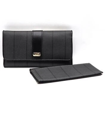 Cartera y soporte para chequera Liz Claiborne de cuero sintético a rayas negras detalles dorados Foto 1 de 4