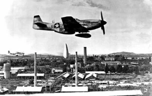 P-51 Mustang rilascia bombe al napalm FOTO guerra di Corea US Air Force - Foto 1 di 2