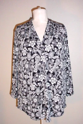 Top Charter Club cuello en V talla grande negro blanco floral elástico manga 3/4 Foto 1 de 4