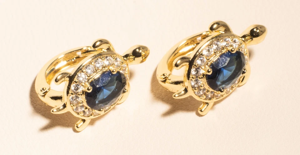 14K Gold-Filled Blue/Clear Lucky Turtle Gemstone Hoops Earrings - Imagem 1 de 1