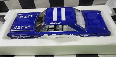 Ned Jarrett #11 Richmond Ford 1965 Galaxie escala 1:24 University of Racing pierna. Foto 1 de 4