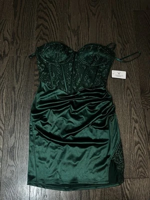 Green corset dress Windsor Size: S Never worn/ still has tag #corsetdress #green - Image 1 of 4