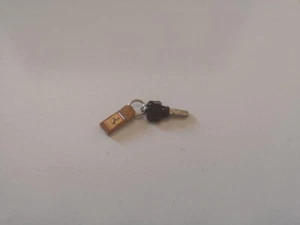 Pezzo chiave e portachiavi FERRARI TESTAROSSA POCHER 1/8 K51 K53 K59 K61 K63 - 2 - Foto 1 di 5