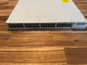 Cisco C9300-48T-E Catalyst 9300 48-ports, Network Essentials - Bild 1 von 4