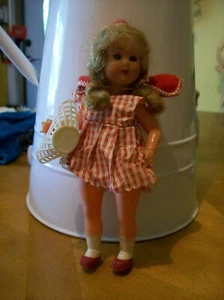 Zelluloid Rotkäppchen Puppe mit Schlafaugen - Bild 1 von 4