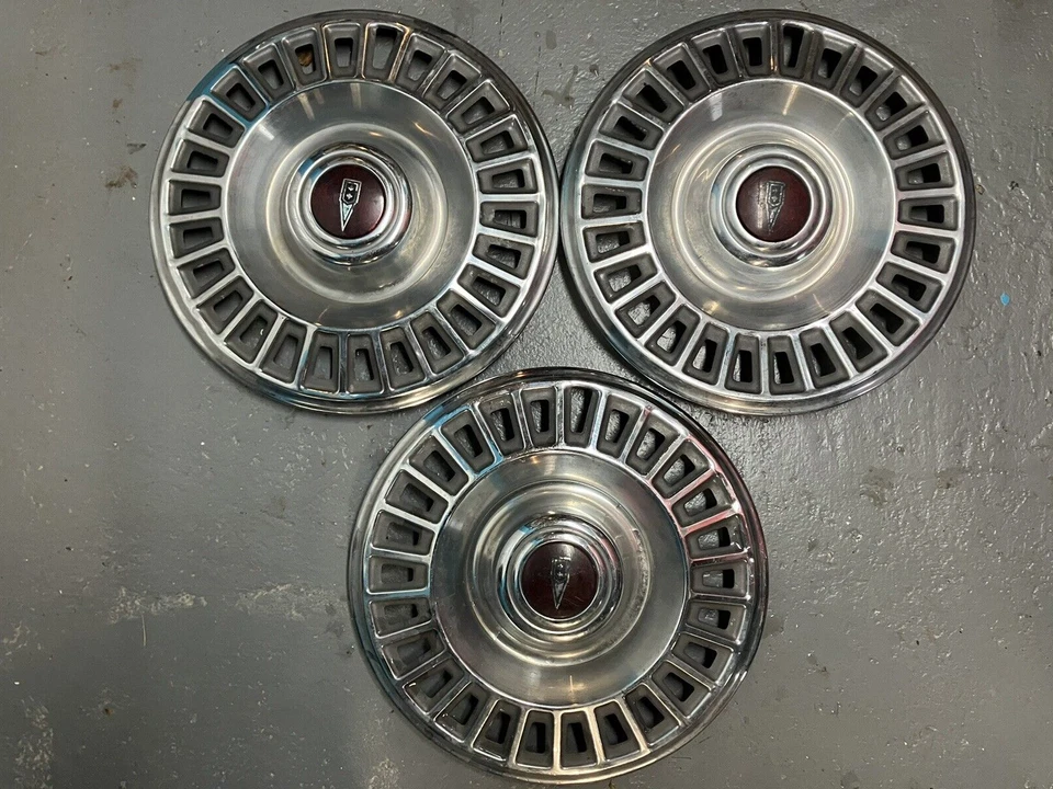 Juego de 3 cubiertas de rueda de 14 pulgadas Pontiac Beaumont 69 USADAS Foto 1 de 4