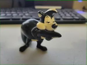 Vintage Warner Brothers Pepe le Pew PVC Figure - Picture 1 of 1