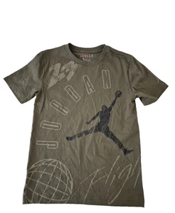 Jordan T Shirt Boys Medium Green Jumpman Short Sleeve NEW - Picture 1 of 6