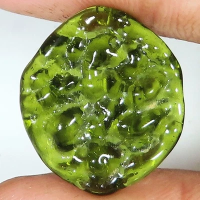(21 X 24 x 4 MM) 15.10 Carat. GREEN MOLDAVITE CABOCHON (LAB CREATED) GEMSTONE - Image 1 of 4