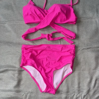 Traje de baño de dos piezas para mujer. Bikini. Cintura alta. Rosa intenso. Mediano. Favorecedor Foto 1 de 4