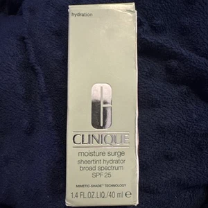 Hidratante CLINIQUE Moisture Surge Sheertint (tu elección) profundo o medio 1,4 oz - Imagen 1 de 3
