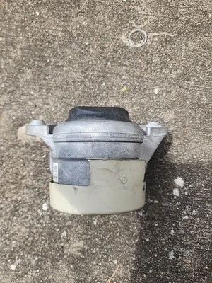 2016 - 2019 MERCEDES GLC300 X253 ENGINE LEFT FRAME MOUNT BRACKET OEM A2532401000 - Image 1 of 4