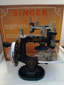 antique K-20 mini sewing machine - Picture 1 of 3