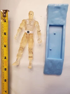 FIGURA DE ACCIÓN TOY BIZ AÑOS 90 MARVEL - HOMBRE DE HIELO CON TRINEO DE HIELO CONGELADO - Imagen 1 de 3