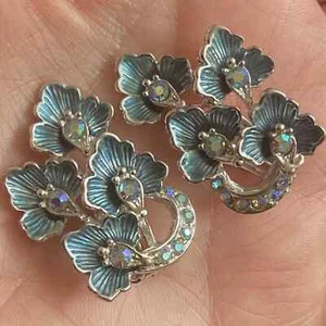 Vintage 1940s-50s BSK Earrings Clip-On Silver-Tone Blue Rhinestone Pair Sparkly! - Picture 1 of 10