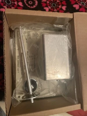 NEW - Armstrong A8581 Duct 15-95% RH Humidistat - Image 1 of 2