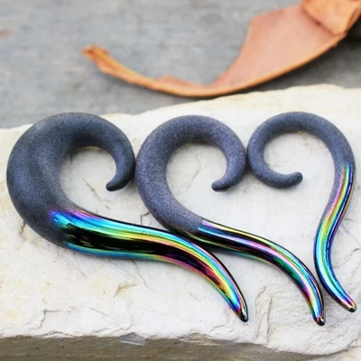 Par de cono colgante curvo de vidrio de dos tonos Foto 1 de 4