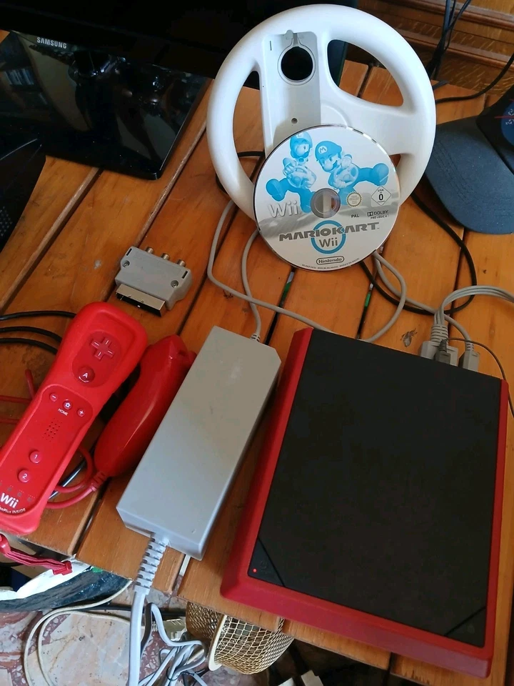 WII MINI + MARIO KART (SPEDIZIONE SOLO ITALIA) - Immagine 1 di 1