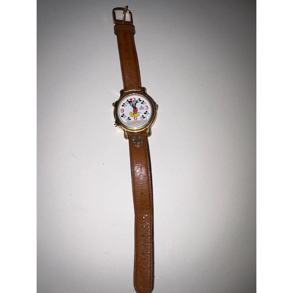 Кварцевые часы Lorus Disney Mickey Mouse коричневый кожаный ремешок золотистый цвет пожалуйста прочтите - Изображение 1 из 4