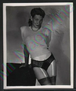 Hermosa Pinup Vintage B&W Risque 3.5" x 4" Sexy Rubia Cheesecake BB57 - Imagen 1 de 1