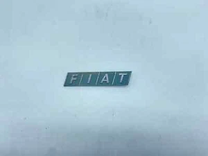 SCRITTA FIAT LOGO EMBLEMA SIGA BADGE FREGIO POSTERIORE ORIGINALE - Picture 1 of 3