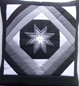 Quillow (Kombikissen/Steppdecke) gefalteter Stern schwarz-weiß Amish Made in USA - Bild 1 von 2