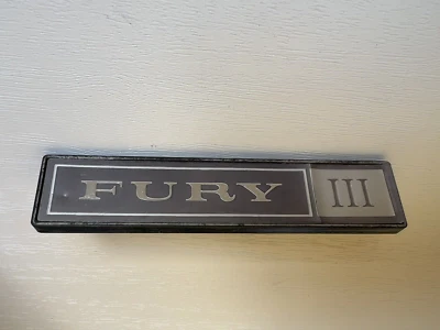1972-73 Plymouth Fury III tablero emblema ornamento MoPar 3590124 Foto 1 de 4