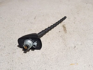 09 Hyundai i30 mk1 Aerial Antenna - Picture 1 of 3