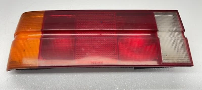 Conjunto de lente de luz trasera izquierda temprana BMW E30 OEM 1368823 318i 325i M3 1984-87 Foto 1 de 4