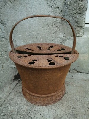 Ancienne Chaufferette Chauffe pieds d'église en Tôle couveau couvot - Photo 1/4